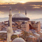 تعداد گردشگران در استانبول از مردم عادی بیشتر می‌شود