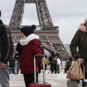 کرونا گردشگران پاریس را کم کرد