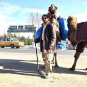 جهانگرد هرمزگانی سفر به دور دنیا با شتر ازسر می‌گیرد