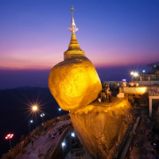صخره طلایی میانمار